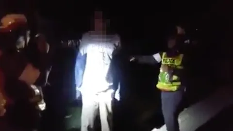 ตร.ยันทำตามหน้าที่! หนุ่มอ้างโดนค้นตัว ขี่ จยย.ผ่านด่านตรวจ (ชมคลิป)