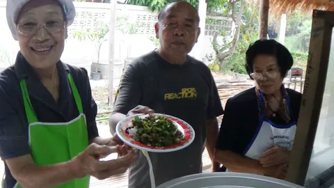 อร่อยเด็ด ท้าให้ลอง ข้าวแกง10บาท ฝีมือท่านนายพล อดีตนักบิน ทบ.   