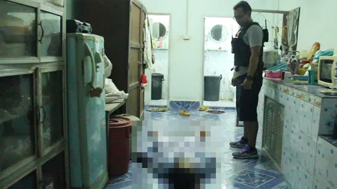 ผัวเมียแทงกันยับ หญิงดับ ชายไส้ทะลัก คาดโรคประสาทกำเริบ-กลัวหอบลูกหนี