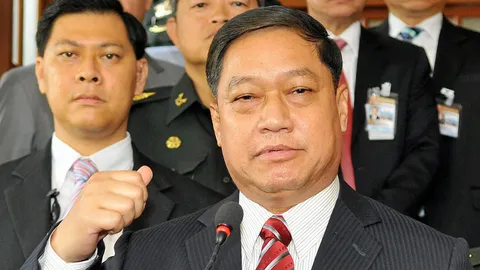 'สุกำพล'บุกกลาโหมยื่นหนังสือให้ 'บิ๊กป้อม' เร่งยื่นฎีกาคดีมาร์คหนีทหาร