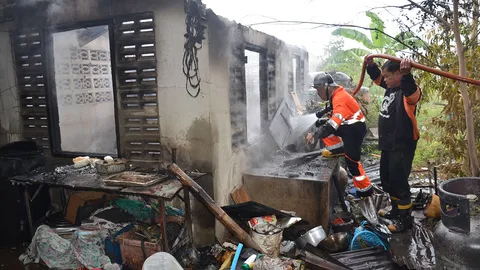 หม้อหุงข้าวระเบิดตูม หนุ่มชัยนาทเศร้า ไฟเผาบ้านวอดไม่เหลือแม้แต่ที่นอน