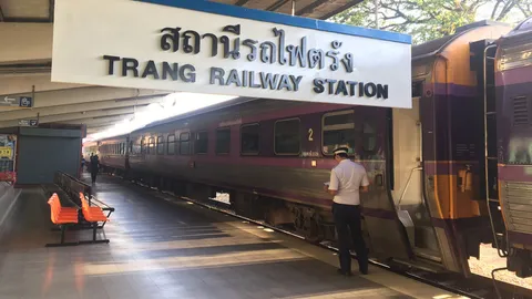 รถไฟขบวนตรัง-กรุงเทพฯ เริ่มกลับมาวิ่งให้บริการแล้ว หลังน้ำท่วมราง