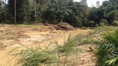 น้ำท่วมยังไม่ลด ชาวบ้านกระบี่ผวาอีก ฝนตกหนักระลอกใหม่ ซ้ำเติม