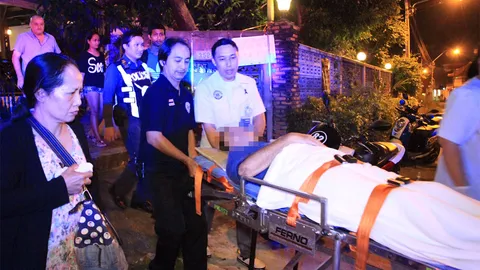 ลุงขอที! เฒ่ามะกันหวังดี เห็นผัวเมียคนไทยตีกัน เข้าห้ามเลยถูกตื้บน่วม 