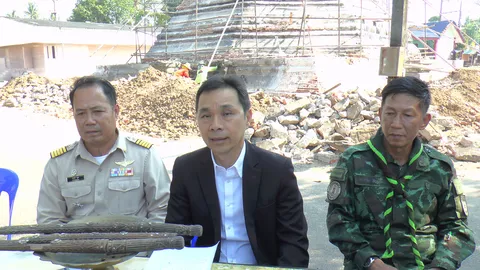 ตะลึง พบดาบสมัยกรุงศรีอยุธยา 3 เล่ม บนยอดเจดีย์พญาหน่อกวิ้น แม่สอด