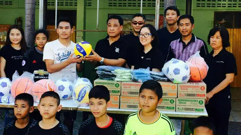 ตร.เมืองกรุง ลงพื้นที่ รร.ชนบท ให้ความรู้ป้องอาชญากรรม-มอบเครื่องกีฬา