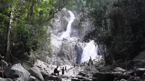 น้ำหลากคลี่คลาย อุทยานเขาพนมฯ เปิดน้ำตกห้วยโต้  ให้ นทท.เข้าชม