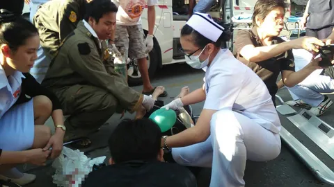 ป้า 57 โหนสองแถวออกหมู่บ้าน คนขับออกตัวกระชาก ร่วงหัวฟาดพื้นสาหัส