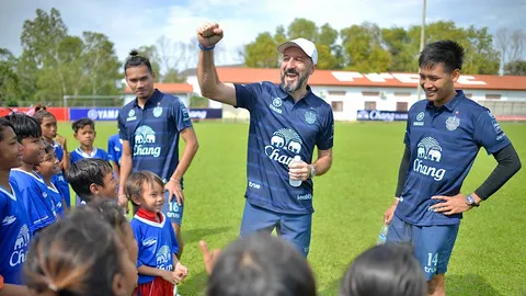 ทัพปราสาทสายฟ้า ฝึกทักษะลูกหนังให้เยาวชนกัมพูชา