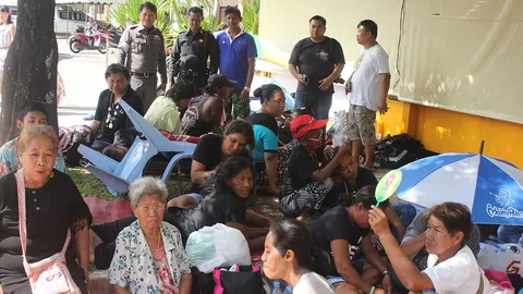 กินนอนแน่นวัดภูเก็ต รอเช่าบูชา 'พระหลวงพ่อแช่มเนื้อทองคำ' รุ่น 109 ปี