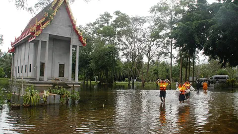 มท.1 เผยน้อมนำพระราชกระแสรับสั่ง 'ร.10' ทำแผนฟื้นฟูหลังน้ำลด ช่วยน้ำท่วมใต้
