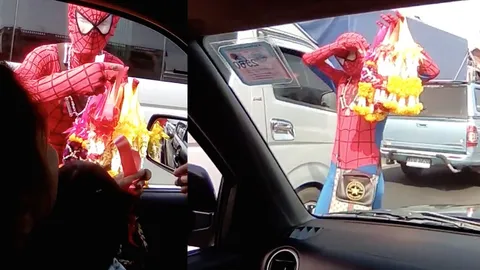 แปลกไม่เหมือนใคร! หนุ่มแต่งสไปเดอร์แมนเร่ขายพวงมาลัย เรียกลูกค้า (ชมคลิป)