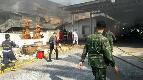 เพลิงไหม้ห้องเช่าไม้ต่อเติมเมืองชล ลามทั้งแถบ 7 ห้อง คาดไฟฟ้าลัดวงจร