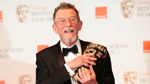 เศร้า ‘เซอร์ จอห์น เฮิร์ท’ ตำนานนักแสดงผู้ดี เสียชีวิตแล้ว