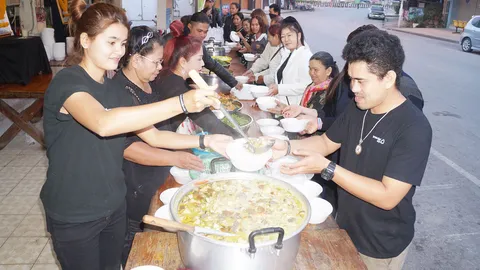 2 ร้านข้าวต้มสุโขทัย เลี้ยงข้าวแกงฟรี 1วัน ถวายเป็นพระราชกุศลในหลวง ร.9