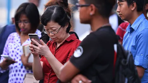 เรือนักท่องเที่ยวจีนล่มนอกฝั่งมาเลเซีย ดับ 3 ศพ หายอีก 6 คน