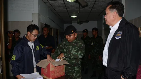 ค้นบ้านเครือข่ายเสี่ยชัยย่านปทุมฯ พบเอกสารกู้เงิน-เช็ค 5 ล้านบาท