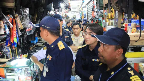 จับ 2 ร้านขายวิทยุสื่อสารเถื่อน ในศูนย์การค้าที่หาดใหญ่ ยึด 71 เครื่อง