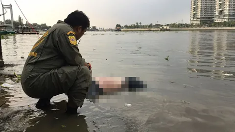 สยอง! ศพชายนิรนาม ถูกมัดมือ 2 ข้าง ลอยอืด ใกล้ท่าน้ำย่านปากเกร็ด 