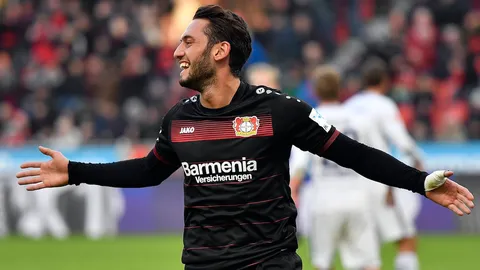 เรื่องใหญ่! ‘คัลฮาโนกลู’ โดนแบน 4 เดือนชวดเล่น ‘ห้างขายยา’ จนจบฤดูกาล