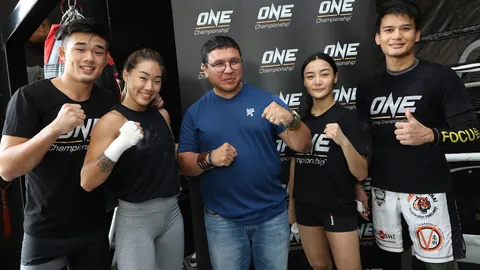 'แองเจลา ลี' สุดฟิต! ซ้อมโชว์สื่อก่อนป้องกันเข็มขัด 'วัน แชมเปียนชิพ'