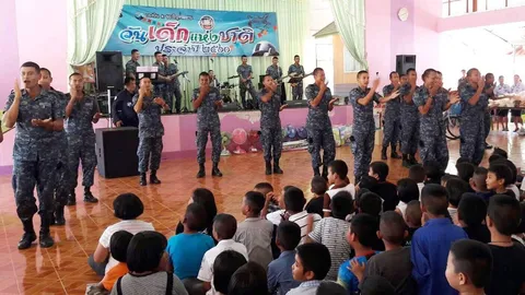 ทหารไทยใจหล่อ ทอ.จัดงานวันเด็กย้อนหลังให้‘เด็กบางสะพาน’บ้านถูกน้ำท่วม
