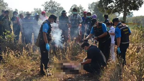 ศพหญิงวัย 57 เปลือยท่อนล่าง เน่าเปื่อยกลางทุ่งนา คาดคนใกล้ตัวลวงฆ่า 