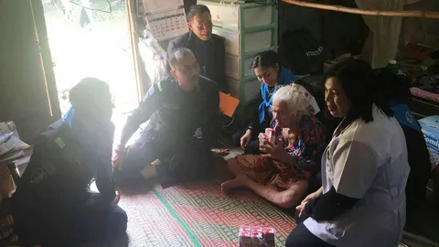 ฉก.ทพ.43 นำส่วนราชการเข้าช่วยเหลือคุณยายหญิงสูงวัยพิการ ในอ.โคกโพธิ์
