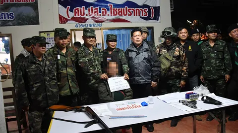 ตรวจค้นหมู่บ้านชาวเขา ป้องกันยาเสพติด วุ่นฮือล้อมกรอบ จนท.