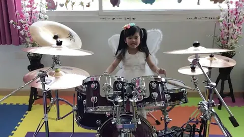 อย่างเทพ! ‘น้องเบเน่’ หนูน้อยคิวปิดตีกลองเพลง 'ผ้าเช็ดหน้า' รับวาเลนไทน์ (ชมคลิป)