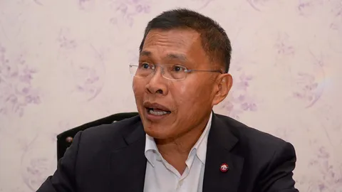 วัฒนา เย้ย ยิ่งกว่าถังแตก นักลงทุน-ปชช.เงินฝากแบงก์ไม่กล้าใช้