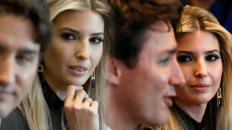 แซวสนั่นโซเชียล ภาพแชะ! ลูกสาวทรัมป์ ต้องมนตร์ นายกฯหล่อแคนาดา จนเคลิ้ม