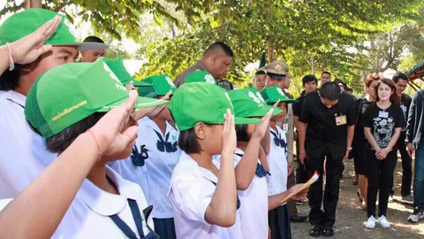 องค์ติ๊ด ดำเนินตามศาสตร์พระราชา แนะชาวบ้านปลูกพืชหลังนาสร้างรายได้