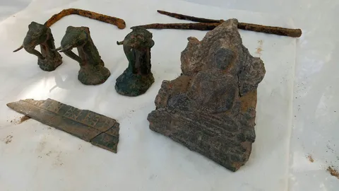 พบพระพุทธรูป-ใบเสมาโบราณโผล่วัดโพธิ์ลานช้าง คาดสมัยสร้างพระธาตุพนม