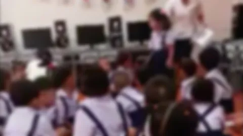 ไล่ออก! ครูคลิปฉาว กระชาก-ฉีกกระดาษ เด็กอนุบาลระบายสีไม่ตรงตามโจทย์