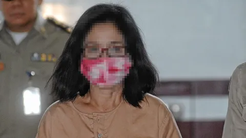 ศาลเลื่อนตรวจหลักฐาน 'หญิงไก่' เหตุทนายถอนตัว นัดอีก 27 มี.ค.นี้