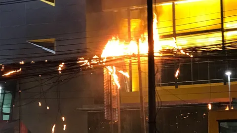 ทีโอทียันไฟไหม้สายไฟหน้ายูเนี่ยนมอลล์ ไม่กระทบบริการเน็ตย่านลาดพร้าว