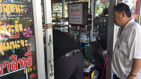 ‘อ้อยบูรพา’ เซ็ง! แผงพระเครื่องถูกเจาะฝ้า กวาดเหรียญเกจิดังสูญหลายล้าน