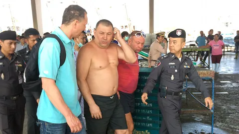รอดตาย! หนุ่มรัสเซียถูกคลื่นซัดลอยคอกลางทะเลภูเก็ต โชคดีเรือประมงมาเจอ