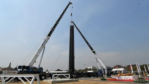 เพาะช่างระดมทีม ปั้นหุ่นต้นแบบช้าง 20 ตัว ประดับรอบพระเมรุมาศ