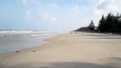 เร่งหาเด็กหญิงจมทะเล หลังพ่อไปช่วยเสียชีวิต