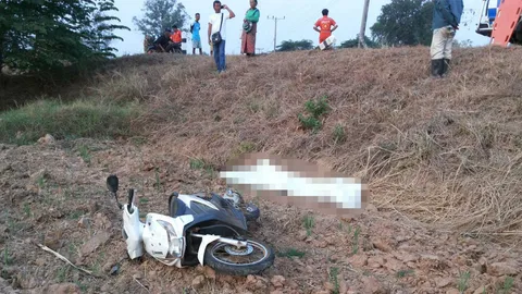 หนุ่มหนองกี่ขี่รถตกถนน กลางคืนอยู่งานขึ้นบ้านใหม่ เช้าเป็นศพแข็งทื่อ 