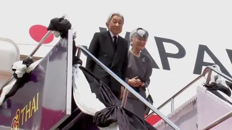 สมเด็จพระจักรพรรดิอากิฮิโตะ และ สมเด็จพระจักรพรรดินีมิชิโกะ เสด็จฯกลับประเทศญี่ปุ่น