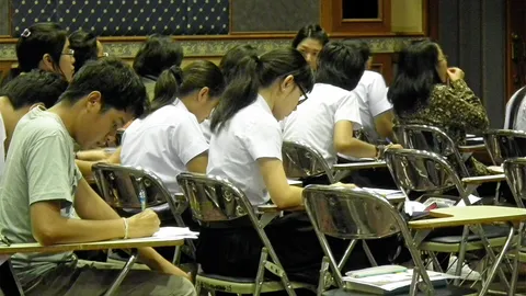 มรส.เลื่อนเปิดเทอม ช่วยลูกชาวสวนยาง