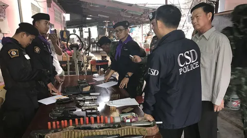 ปูพรม ค้น 22 จุด ปิดล้อมบ้านอดีตนักการเมืองอุทัยฯ ยึดปืนกว่า 50 กระบอก