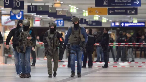 ระทึก! มือขวานโจมตีสถานีรถไฟดุสเซลดอร์ฟ เจ็บ 5 คน