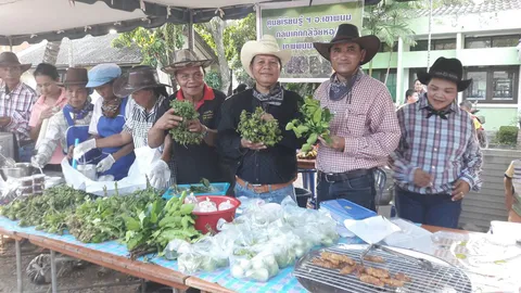 ฮือฮา เกษตรกรเขาพนมแต่งคาวบอย ขายกล้วยตลาดประชารัฐ ได้วันละ7หมื่น 