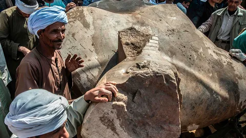 อียิปต์ขุดรูปปั้นเก่าแก่ 3,000 ปีในไคโร ชี้อาจเป็นของฟาโรห์รามเสสที่ 2