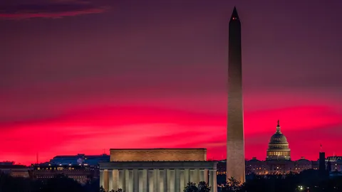 อรุณรุ่งสีแดง