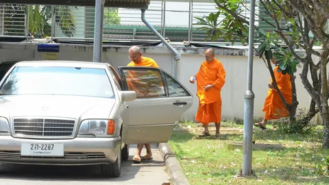 พระมหานพพร-พระภาสุระ พบอัยการให้ปากคำเพิ่ม หลบสื่อไม่ให้สัมภาษณ์(คลิป)